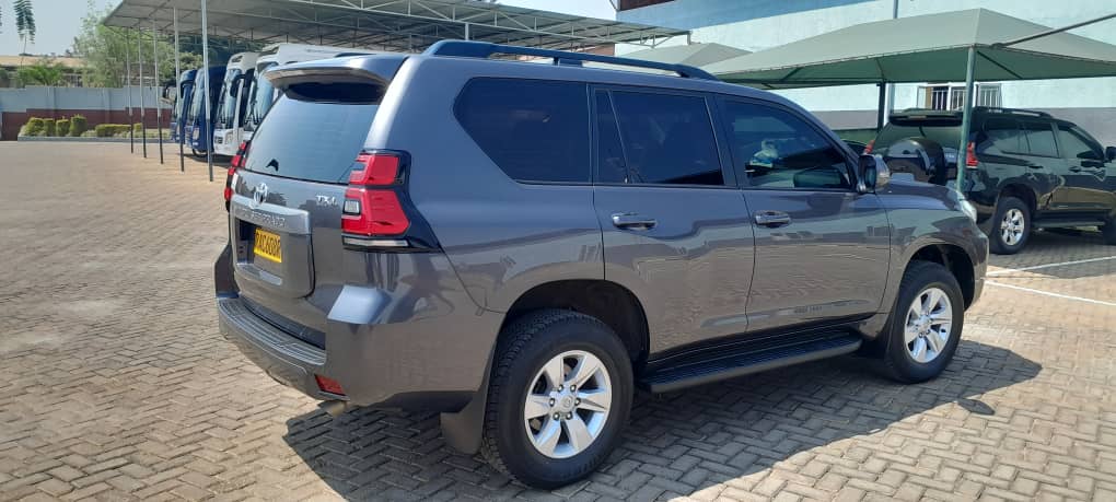 Renting a car in Kigali with a Toyota Prado 4x4