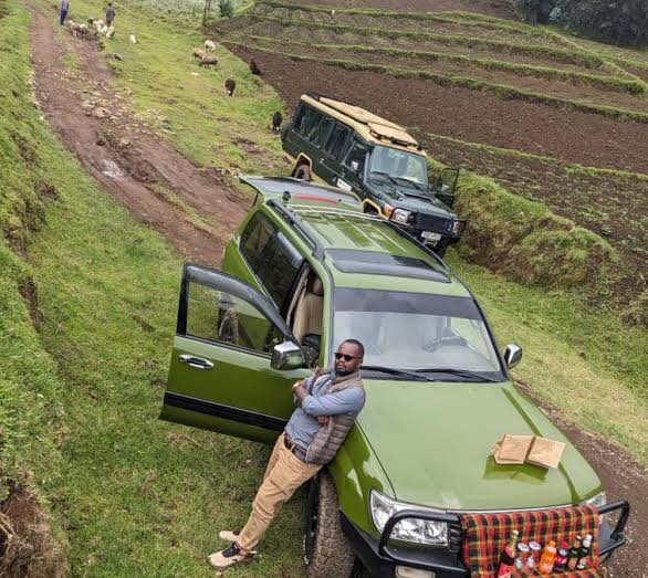 Rent a car from Kigali to Volcanoes National Park